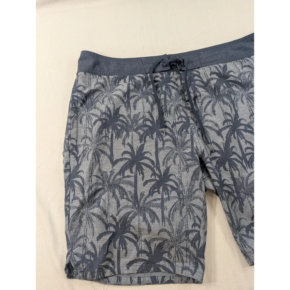 Travis Mathew Board Shorts Mens 38 Blue Tropical Floral Swim Trunks Surf